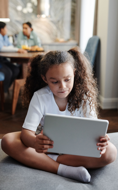 <p>We are looking for parents and caregivers across Canada to participate in virtual focus groups about children’s and youth’s screen use. Your feedback will help us better understand what information and guidance parents need.</p><p><strong>Who:</strong> Parents/primary caregivers of children from ages 0–18<i> </i>living in Canada<br /><strong>Where:</strong> Online (Microsoft Teams)<br /><strong>When:</strong> October 2026 (daytime & evening options)<br /><strong>Time:</strong> Approximately 75 minutes, plus time to review a small number of resources in advance<br /><strong>Honorarium:</strong> $50 Indigo e-gift card provided following participation</p><p><strong>INTERESTED? LEARN MORE & REGISTER HERE</strong></p>