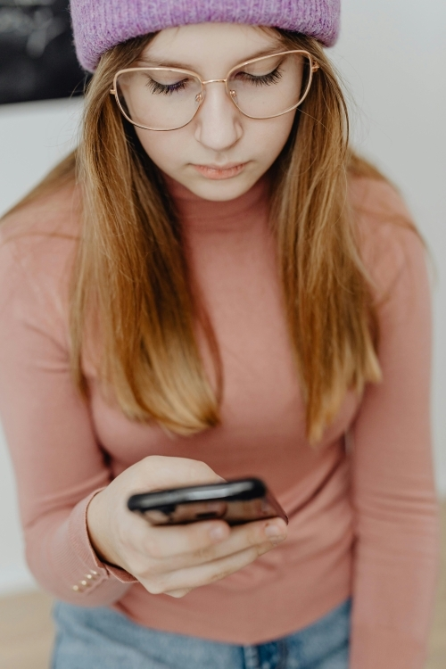 <p><strong>Is screen time connected to anxiety and depression in children and youth?</strong></p><p>Learn what the research has to say in this new episode. Guest Dr. Emma Duerden also provides practical tips on identifying problematic use and managing screen time as a family.<br /> </p><p><i>Healthy Teens is a podcast from the Canadian Paediatric Society. Listen now.   </i></p>
